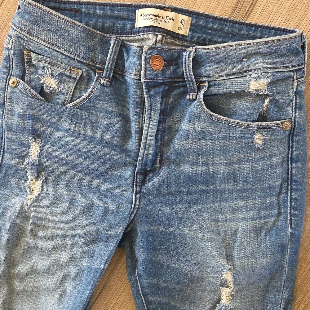 Abercrombie & Fitch Distressed Super Skinny Ankle Mid Rise Jeans - Picture 3 of 8
